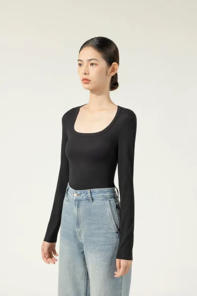 Långärmad termotopp i siden med U-ringning